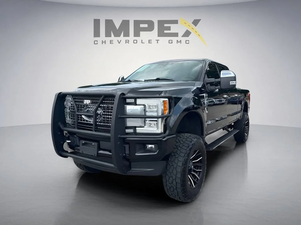 Used 2018  Ford XL image 1