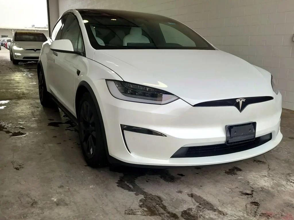 Used 2022 White Tesla Plaid image 5
