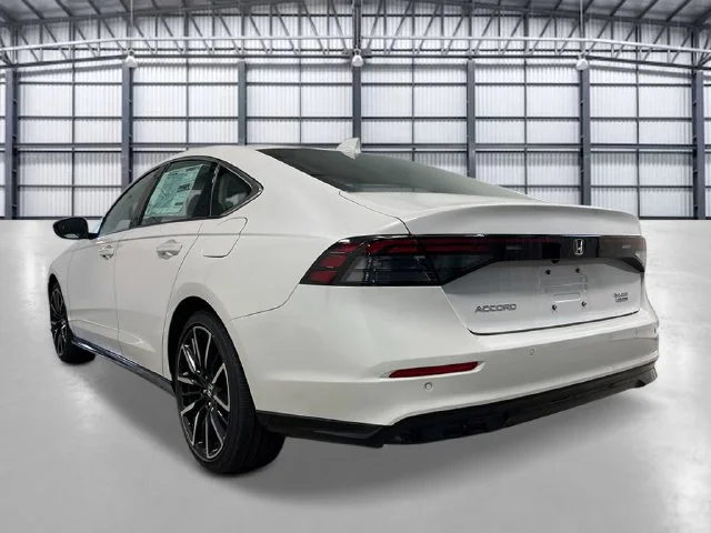 New 2026 Platinum White Pearl Honda Touring Hybrid image 3