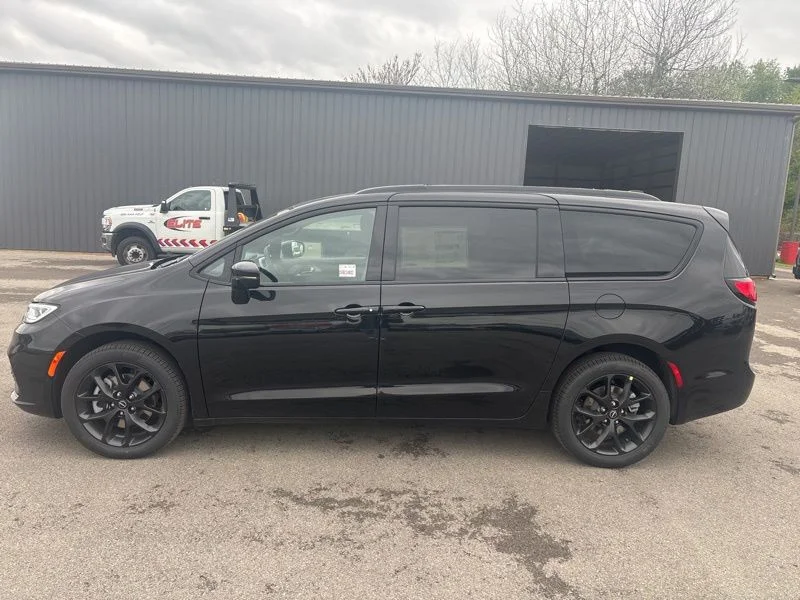 2026 Chrysler Pacifica Limited - Photo 6