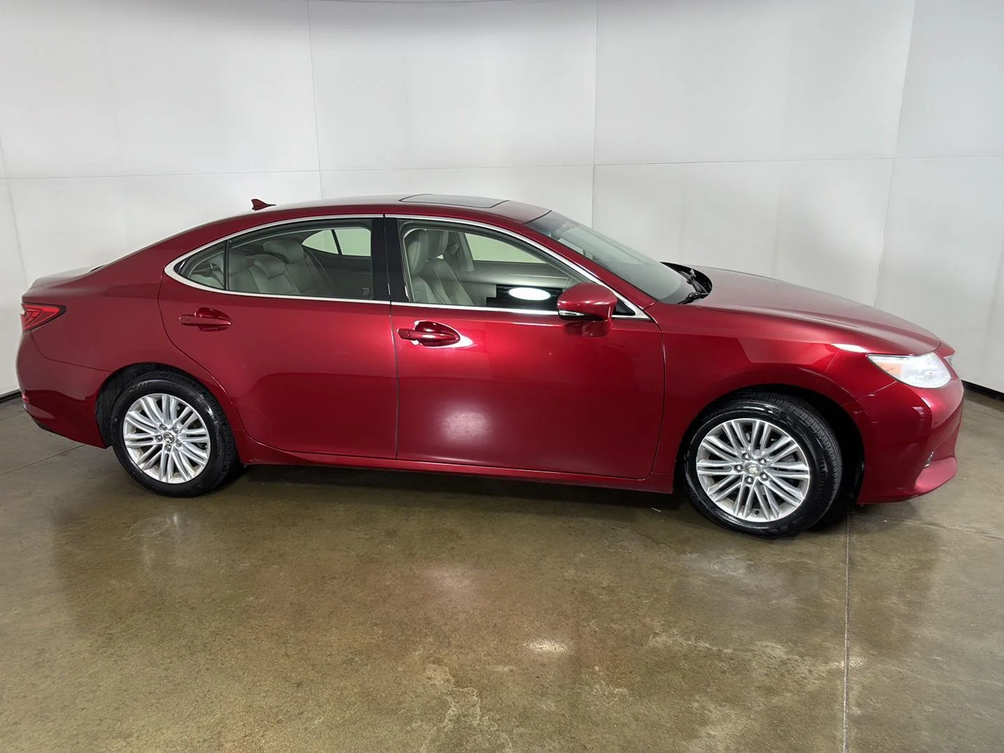 Used 2013 Matador Red Mica Lexus  image 9
