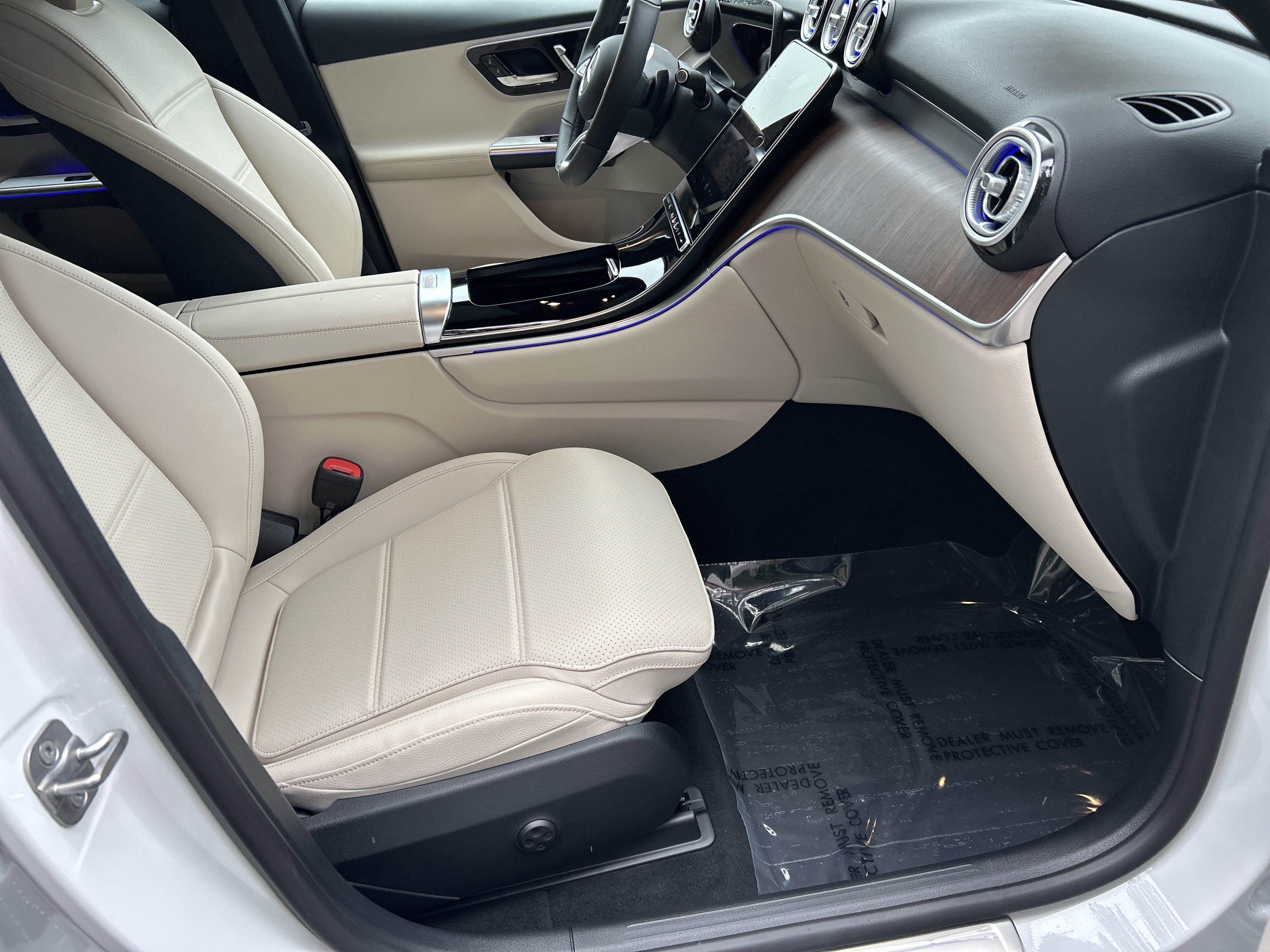 New 2026 MANUFAKTUR Moonlight White Metallic Mercedes-Benz GLC 300 SUV image 43