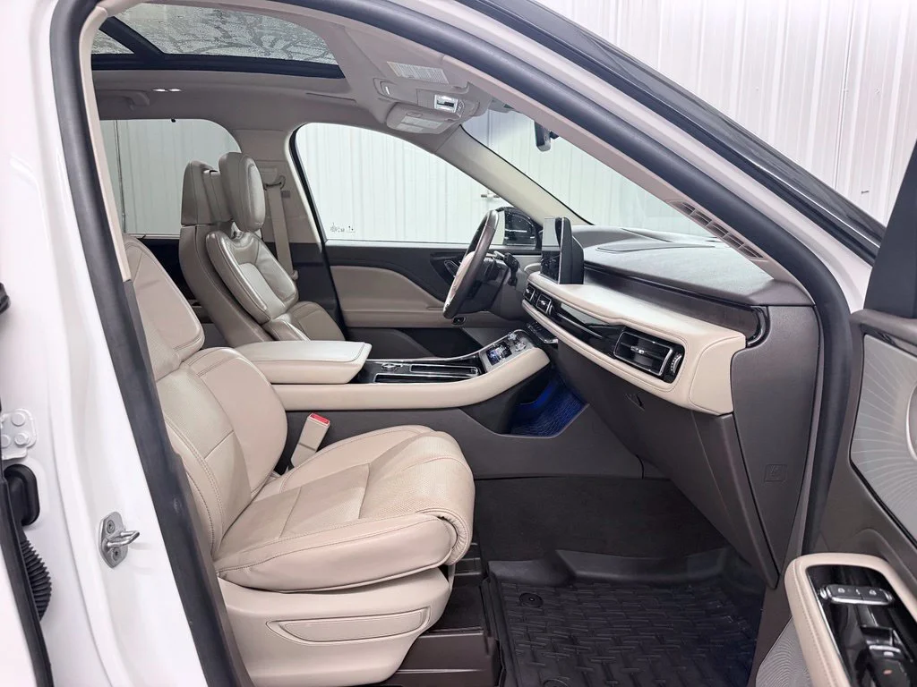 Used 2020 White Lincoln Reserve image 46