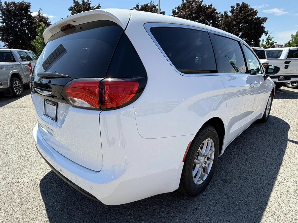 New 2027 White Chrysler SXT image 8