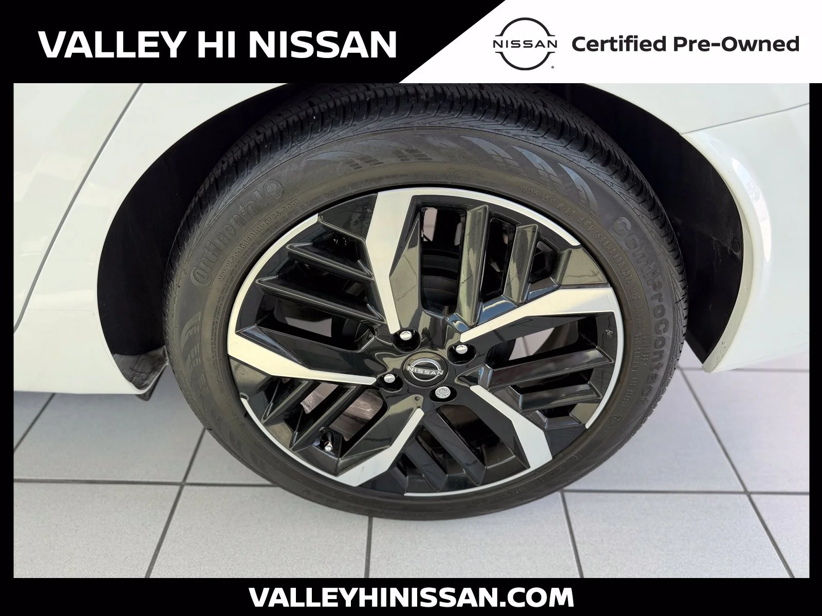 2025 Nissan Versa Sedan SR - Photo 12