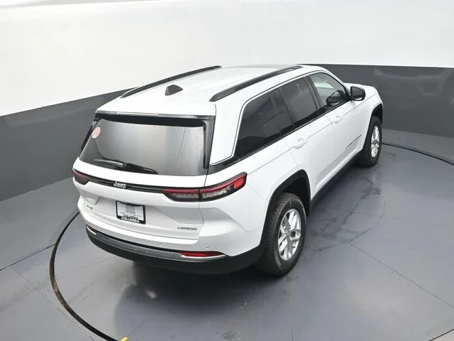 Used 2026 White Jeep Laredo X image 17