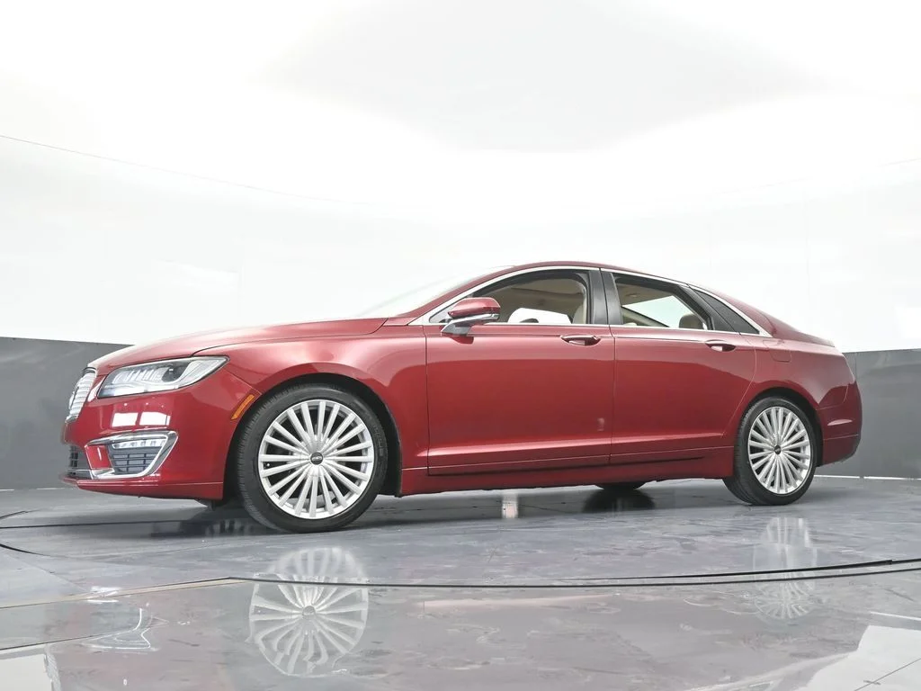 Used 2017 Ruby Red Metallic Lincoln Reserve image 63