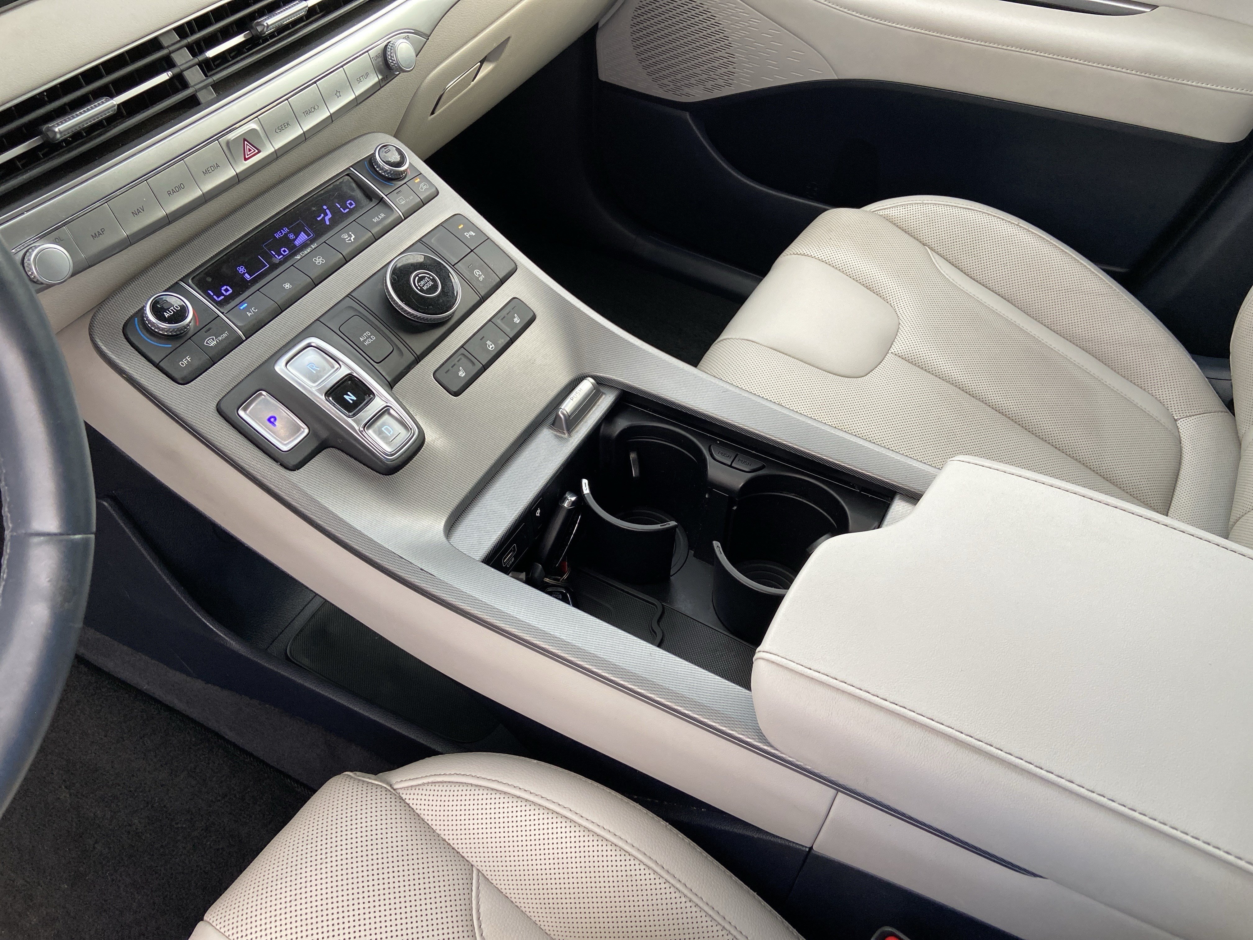 Used 2020 Hyper White Hyundai SEL image 24