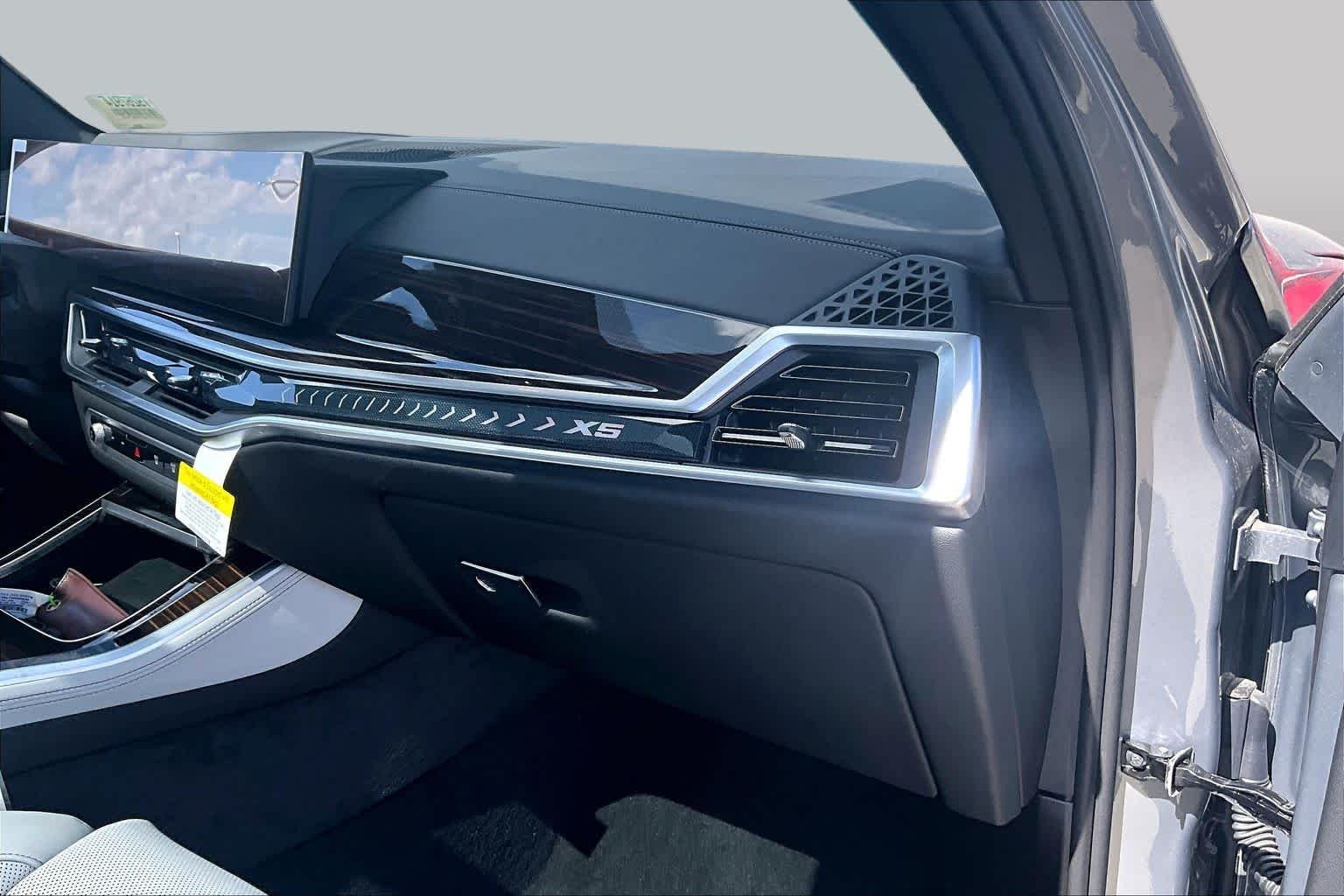 Used 2026 Skyscraper Grey Metallic BMW xDrive50e image 17