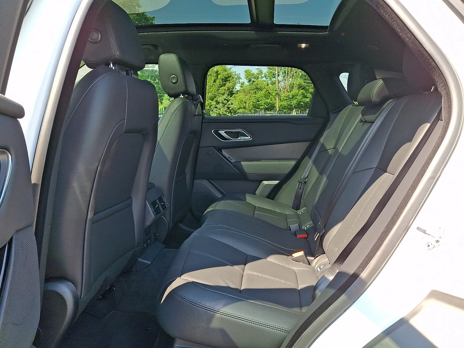 Used 2026 Fuji White   1Aa Land Rover S image 10