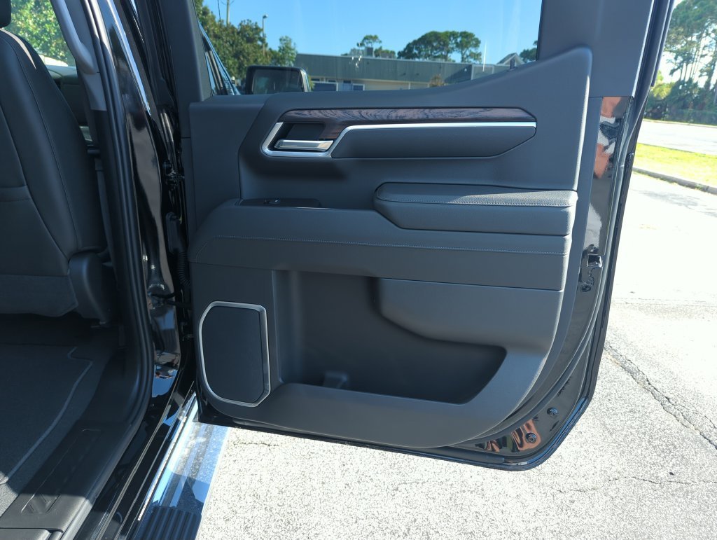 New 2026 Onyx Black GMC SLT image 30