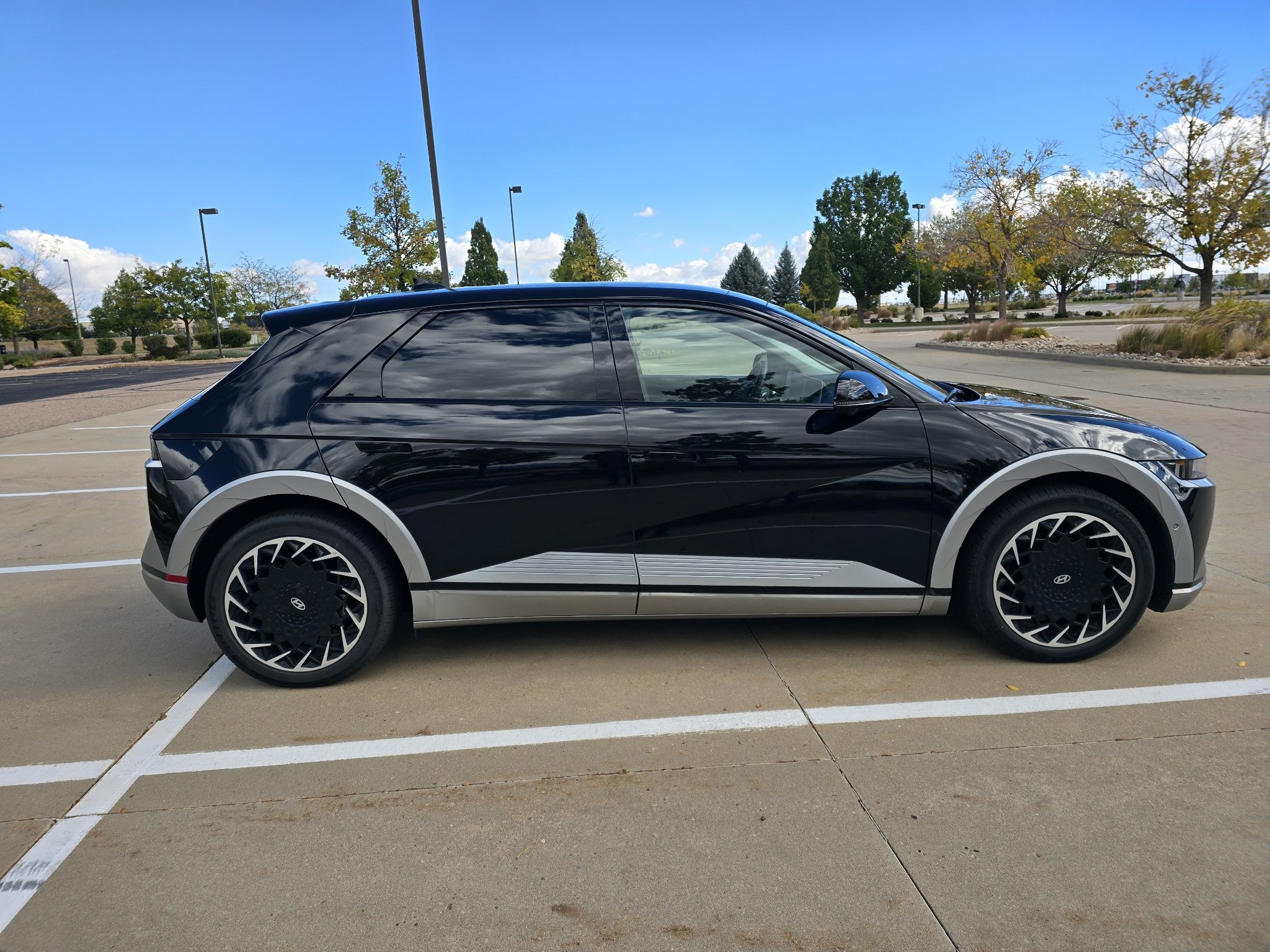 Certified Used 2024 Abyss Black Hyundai Limited image 7
