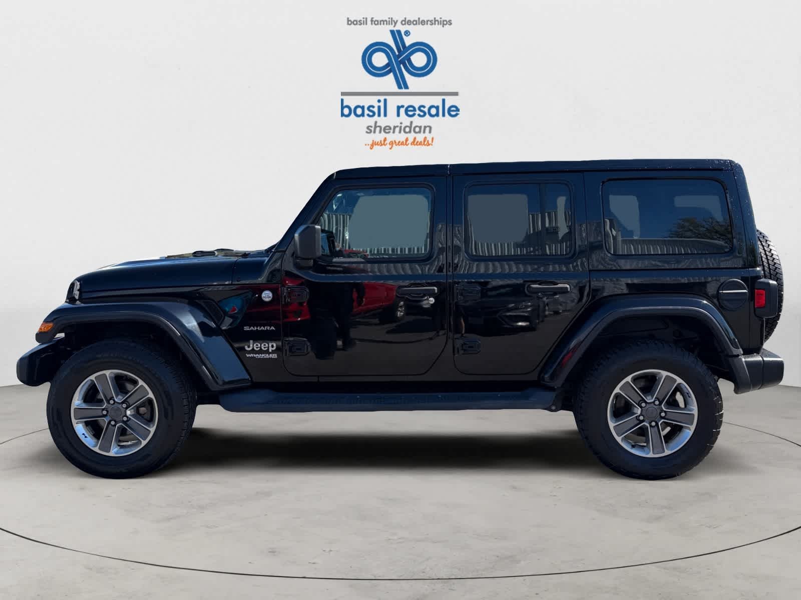 Used 2019 Black Jeep Sahara image 3