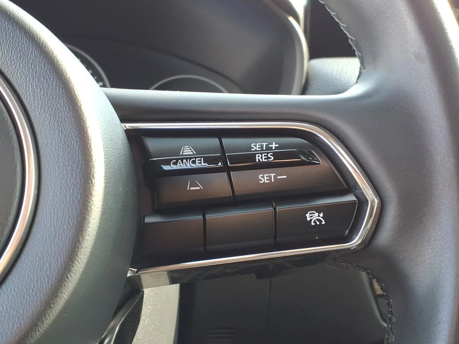 Used 2025 Jet Black Mica Mazda Preferred Package image 27