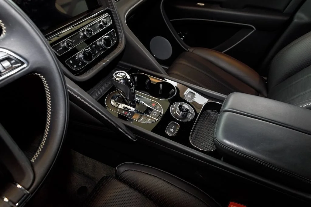 Used 2023 White Bentley V8 image 35