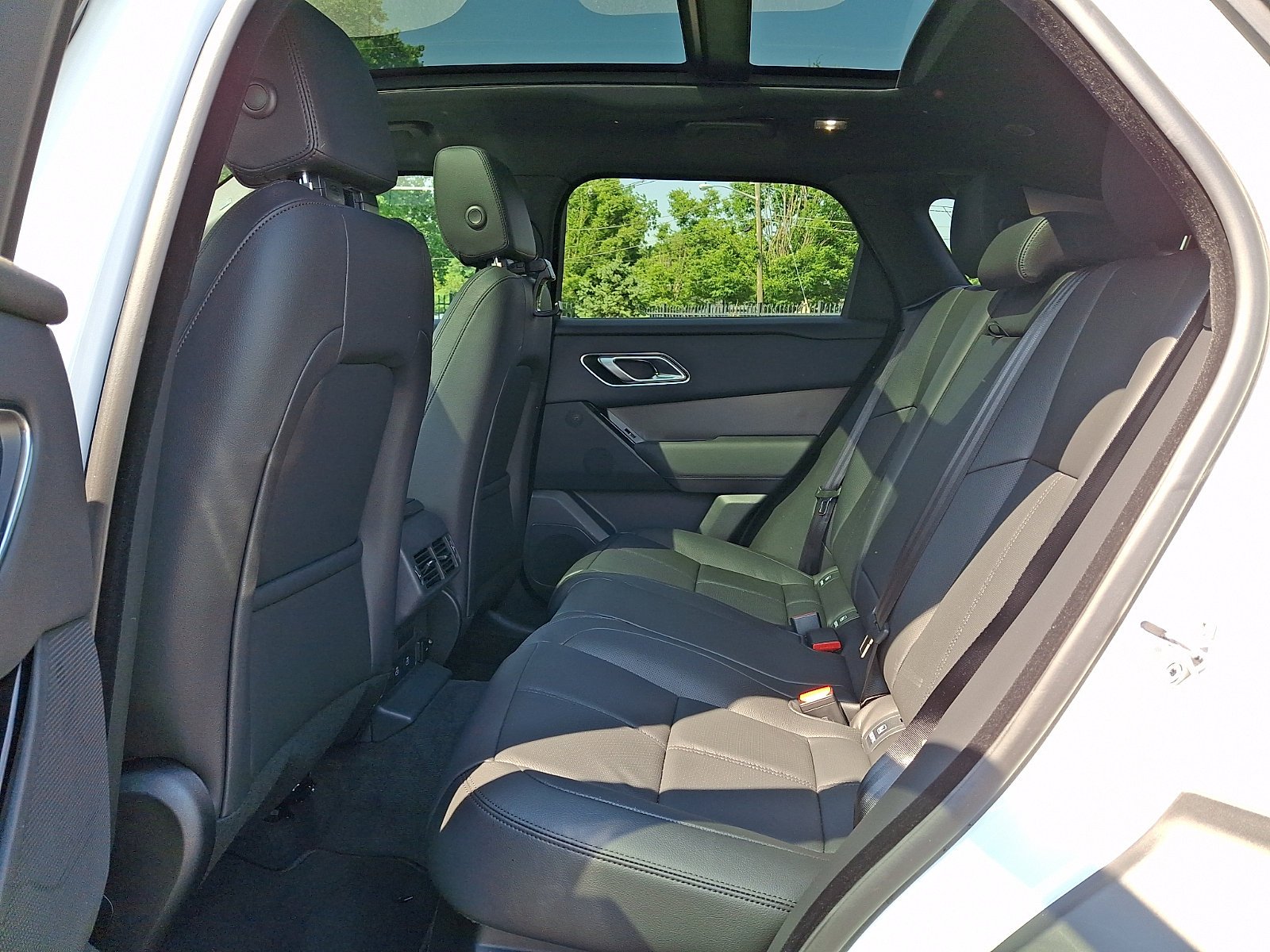 Used 2026 Fuji White   1Aa Land Rover S image 10
