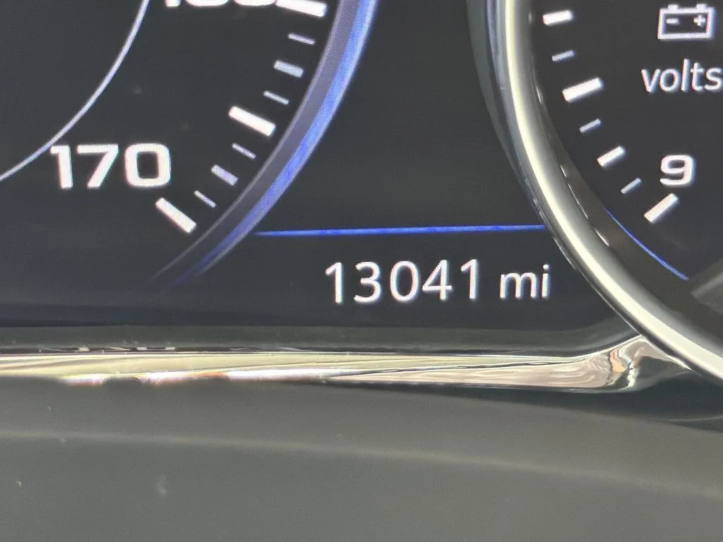 Used 2023 Silver GMC Denali image 18