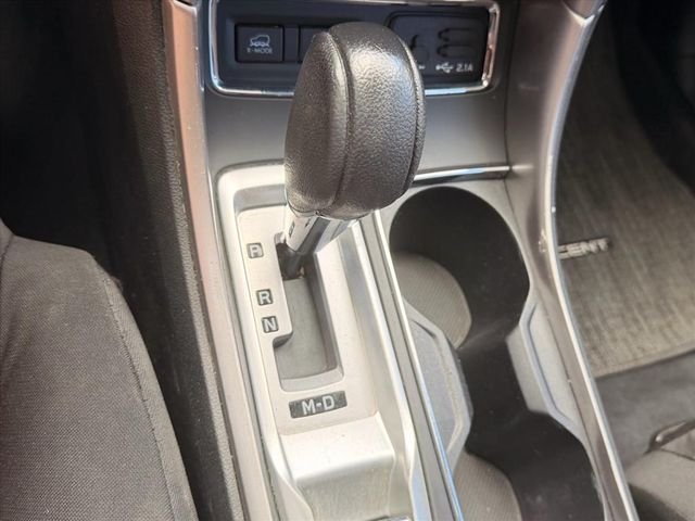 Used 2020 White Subaru Base image 27