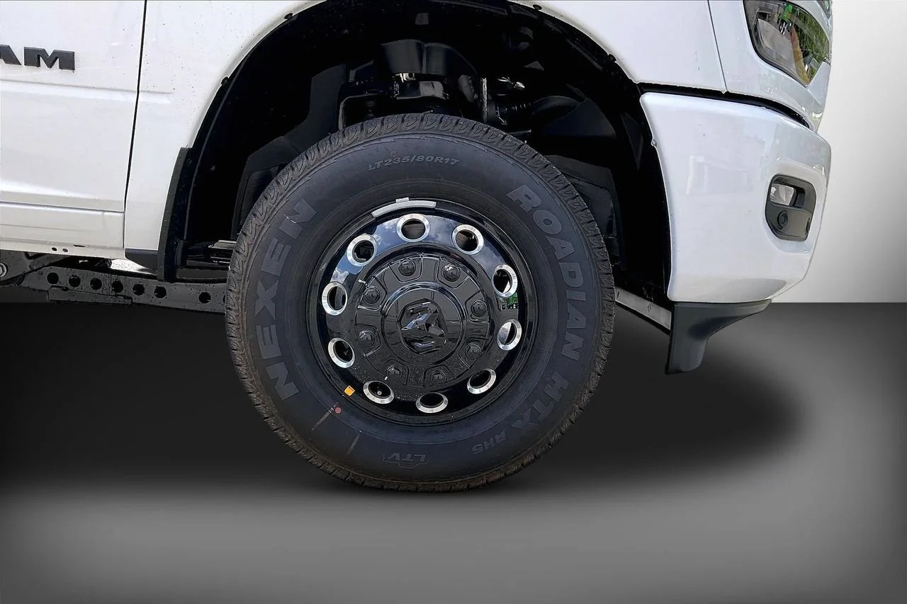 New 2026 Bright White Clearcoat RAM Big Horn image 32