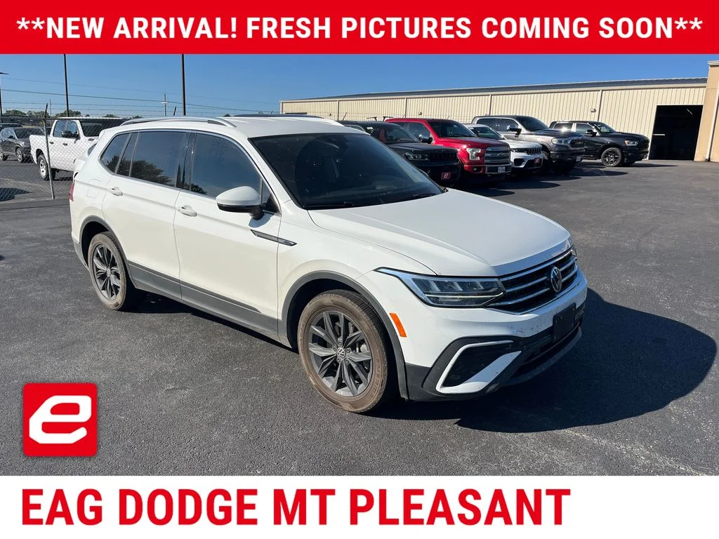 Used 2024  Volkswagen 2.0T SE image 1