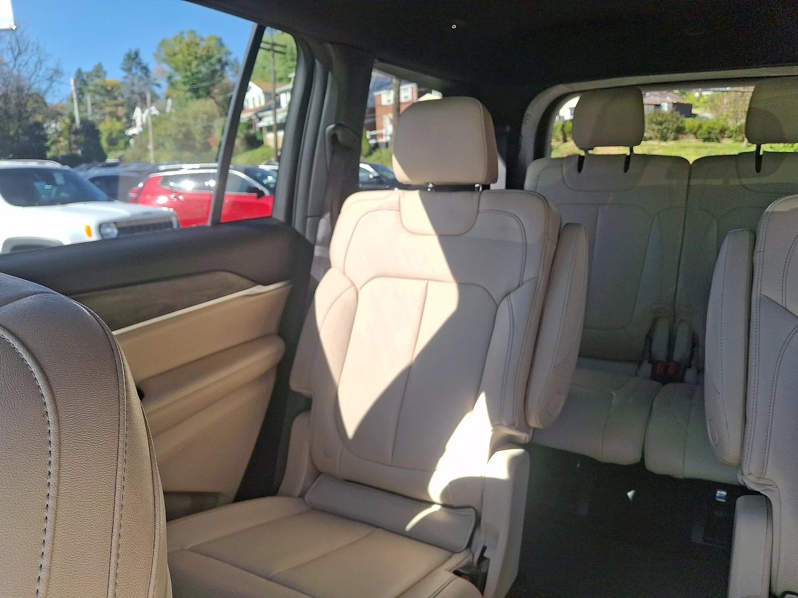 Used 2023 White Jeep Limited image 18