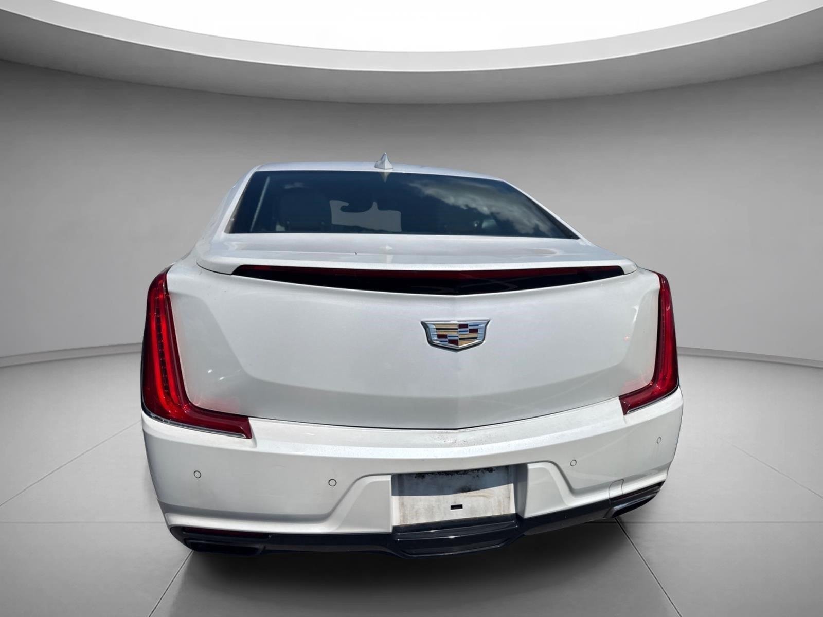 Used 2019 Crystal White Tricoat Cadillac Luxury image 11