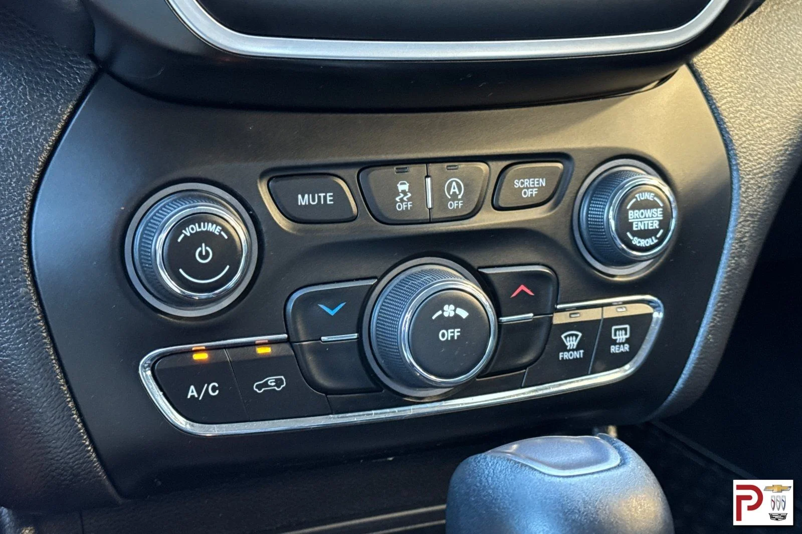 Used 2020 Gray Jeep Latitude Plus image 23