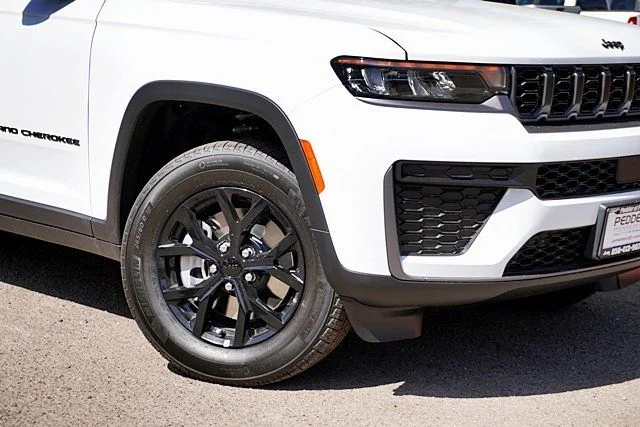 New 2026 Bright White Clearcoat Jeep Altitude image 4