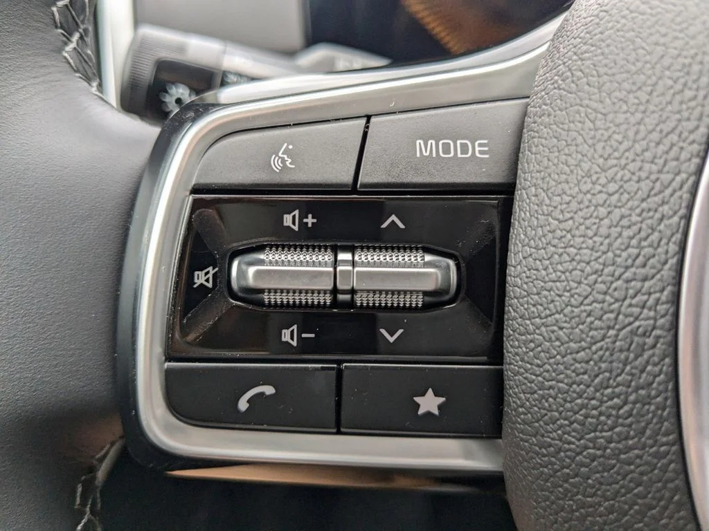2025 Kia Sorento S - Photo 24