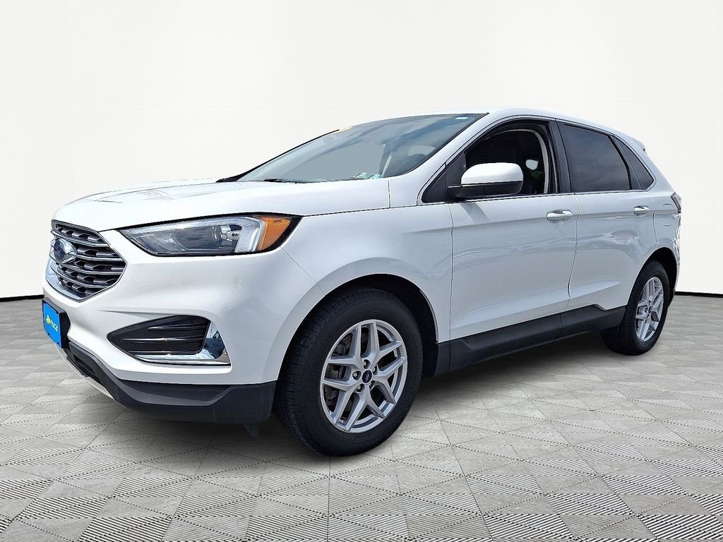 Used 2022 White Ford SEL image 3