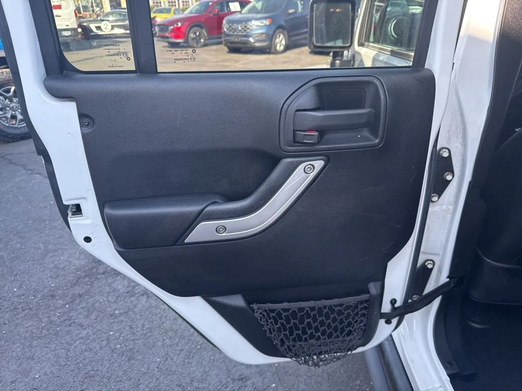 Used 2016 White Jeep Unlimited Rubicon image 26