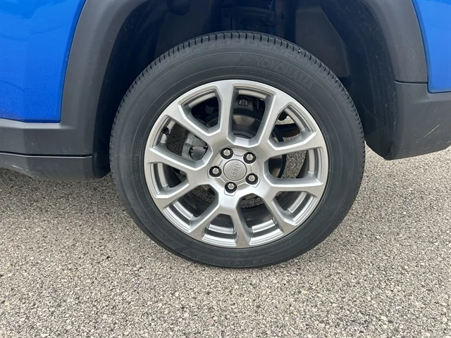 Used 2022 Blue JEEP Latitude Lux image 11