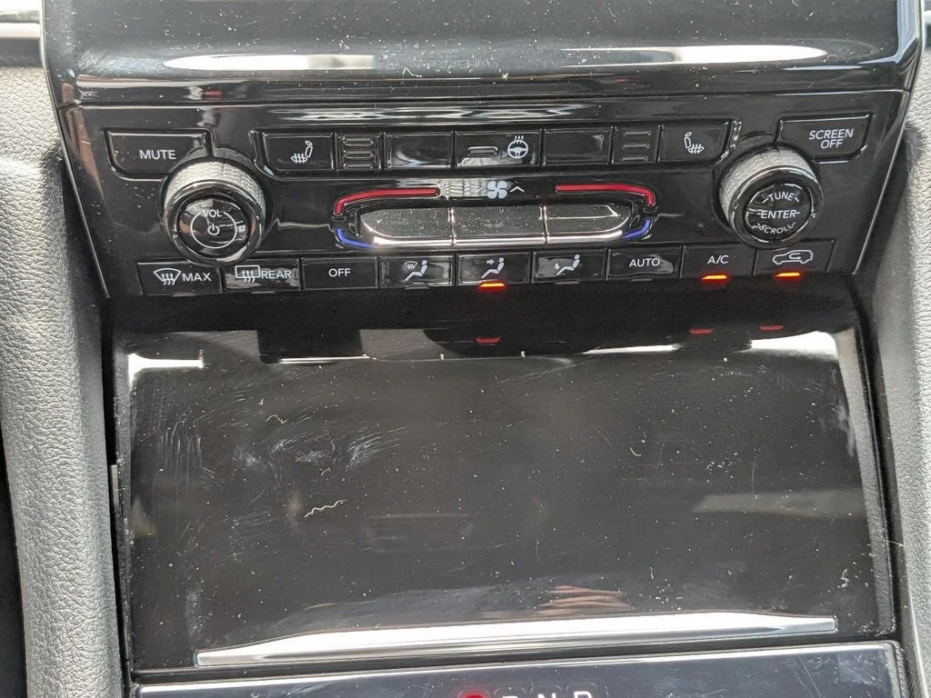 Used 2025 Black Jeep Altitude X image 26