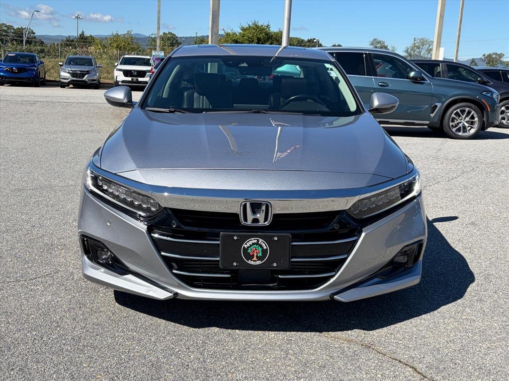 Used 2021 Lunar Silver Metallic Honda Touring image 6