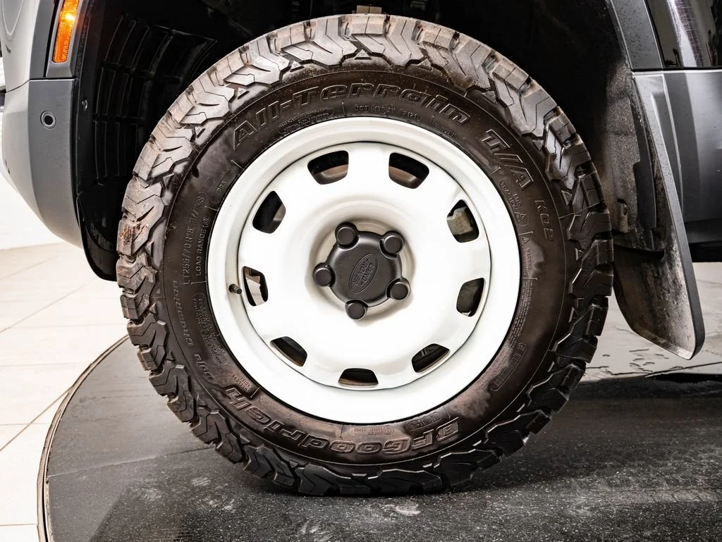 Used 2023 Black Land Rover S image 13