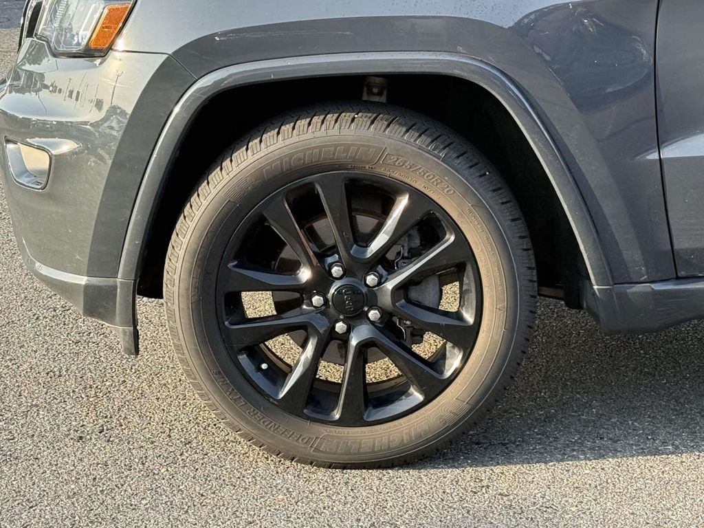 Used 2018 Black Jeep Altitude image 11