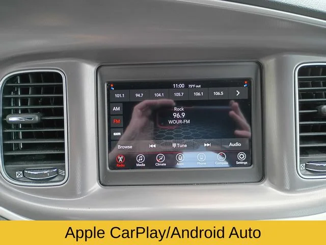 Used 2022 White Dodge SXT image 15