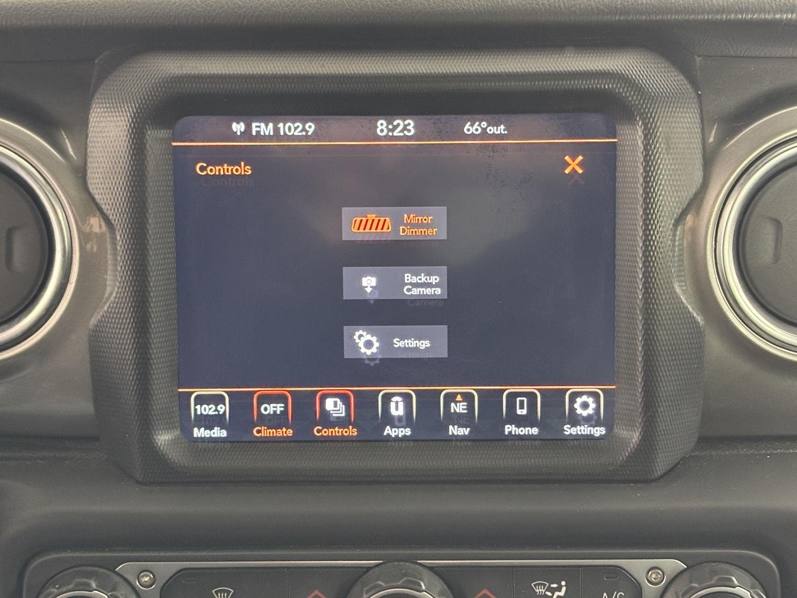 Used 2020 Billet Silver Metallic Jeep Sahara image 36