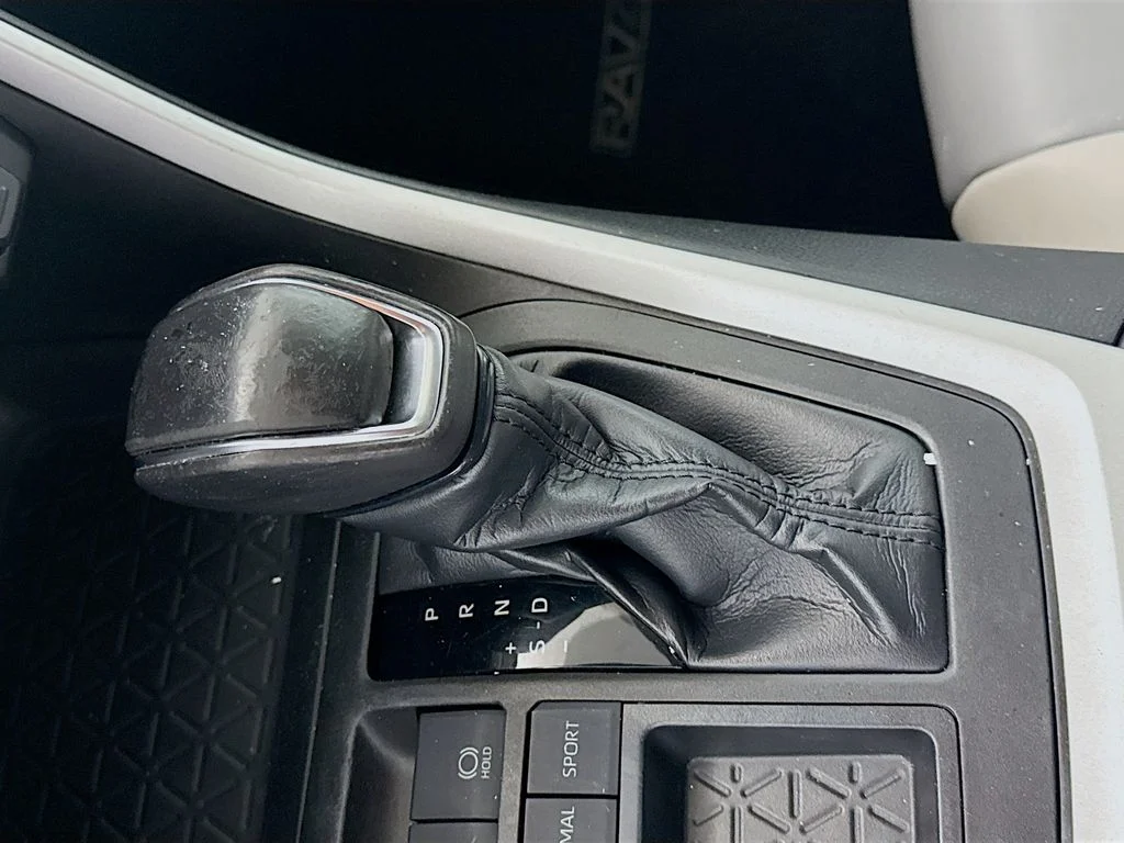 Used 2020 Silver Sky Metallic Toyota XLE Premium image 16