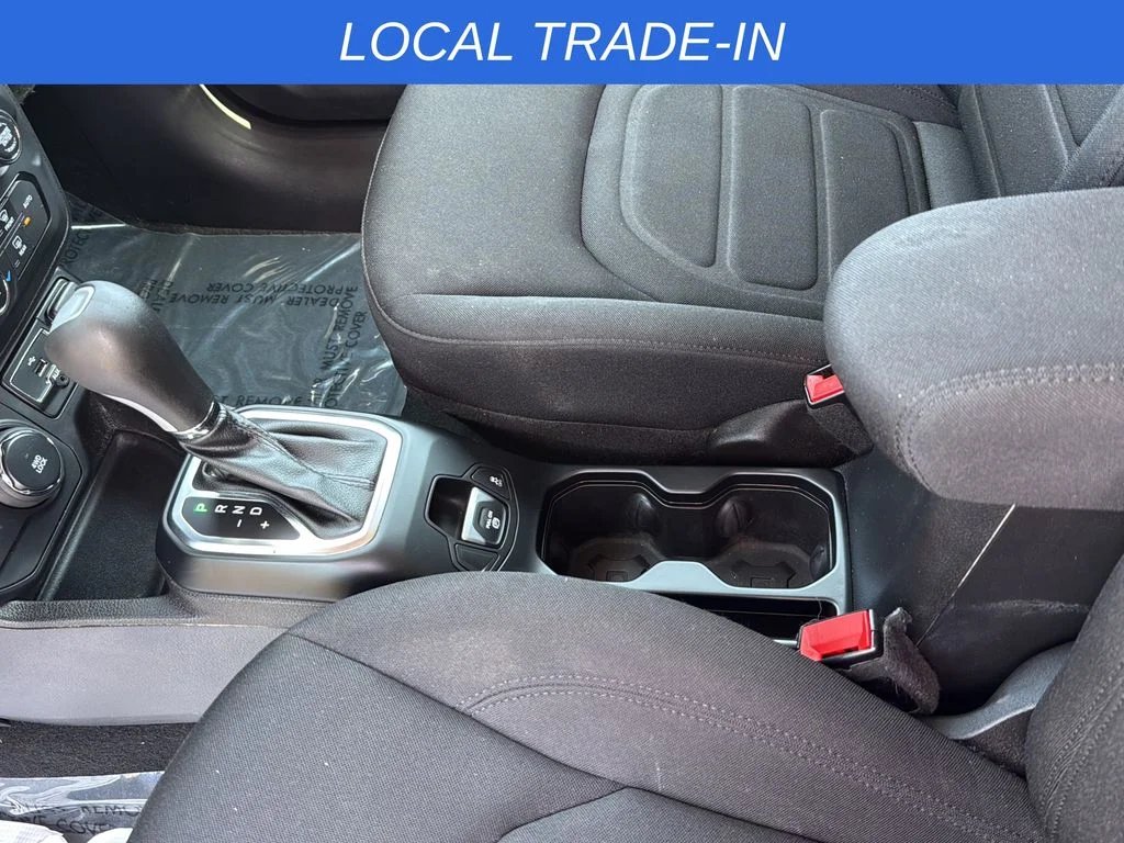 Used 2018 White Jeep Latitude image 18