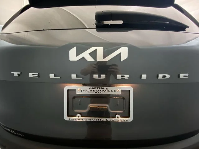 Used 2022 Gray Kia EX image 28