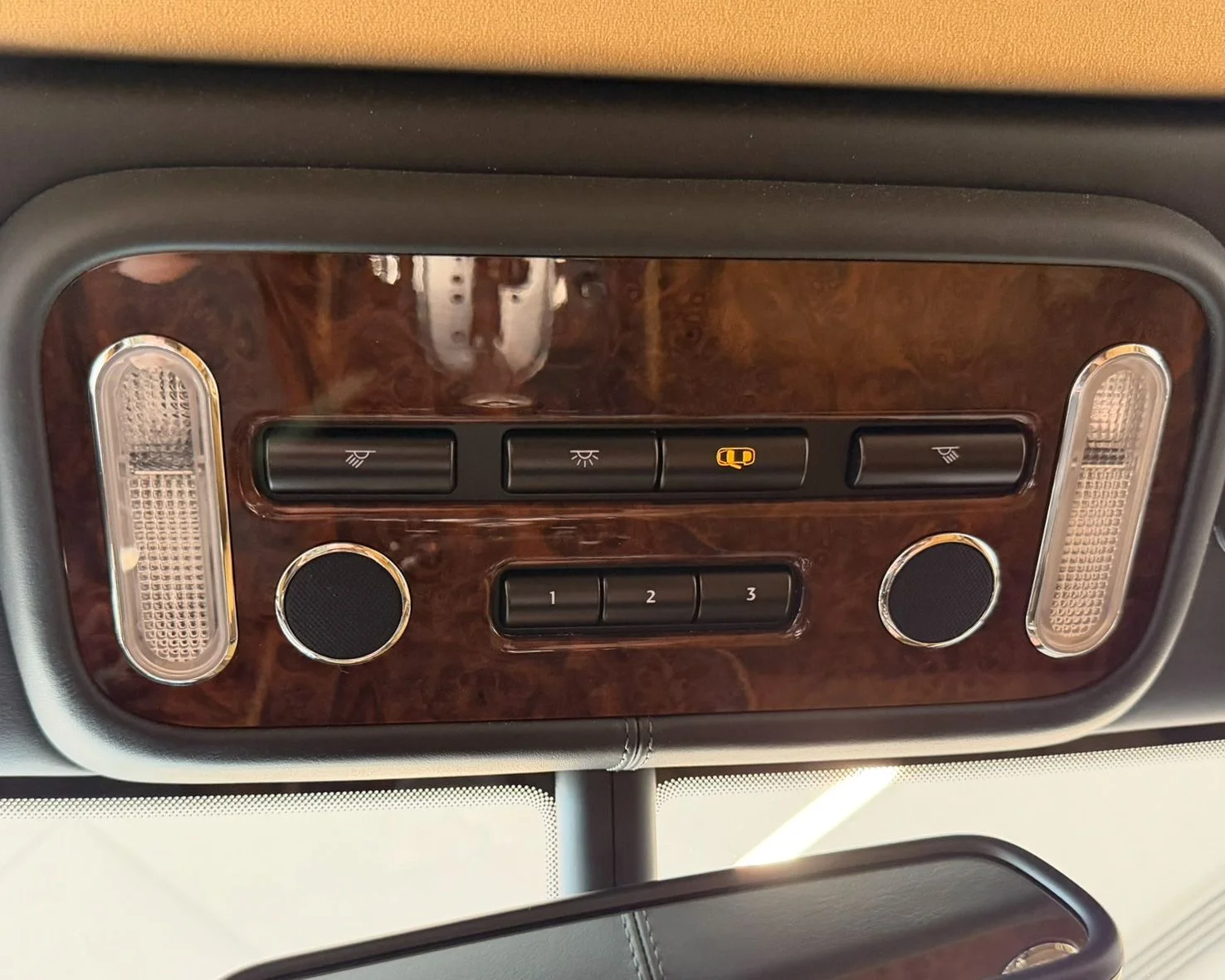 Used 2014 Black Bentley Base image 21