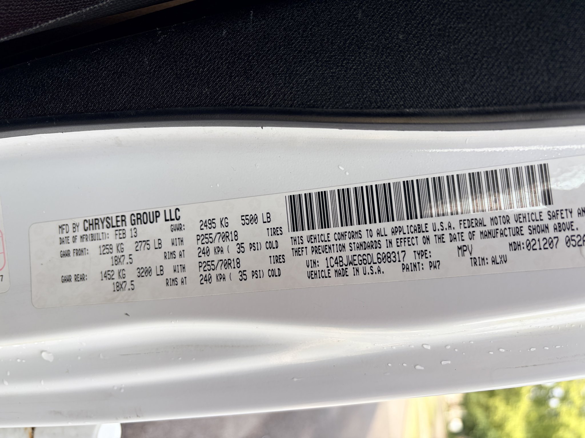 Used 2013 Bright White Clearcoat Jeep Sahara image 23