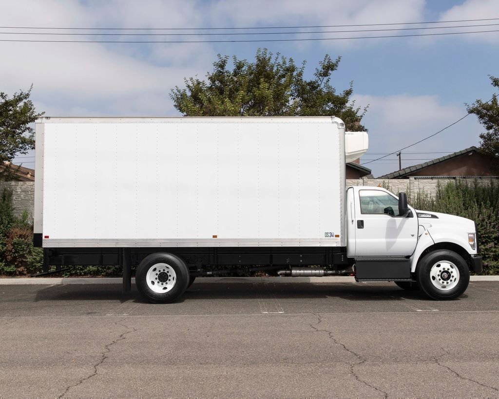 New 2025 Oxford White Ford Base image 15