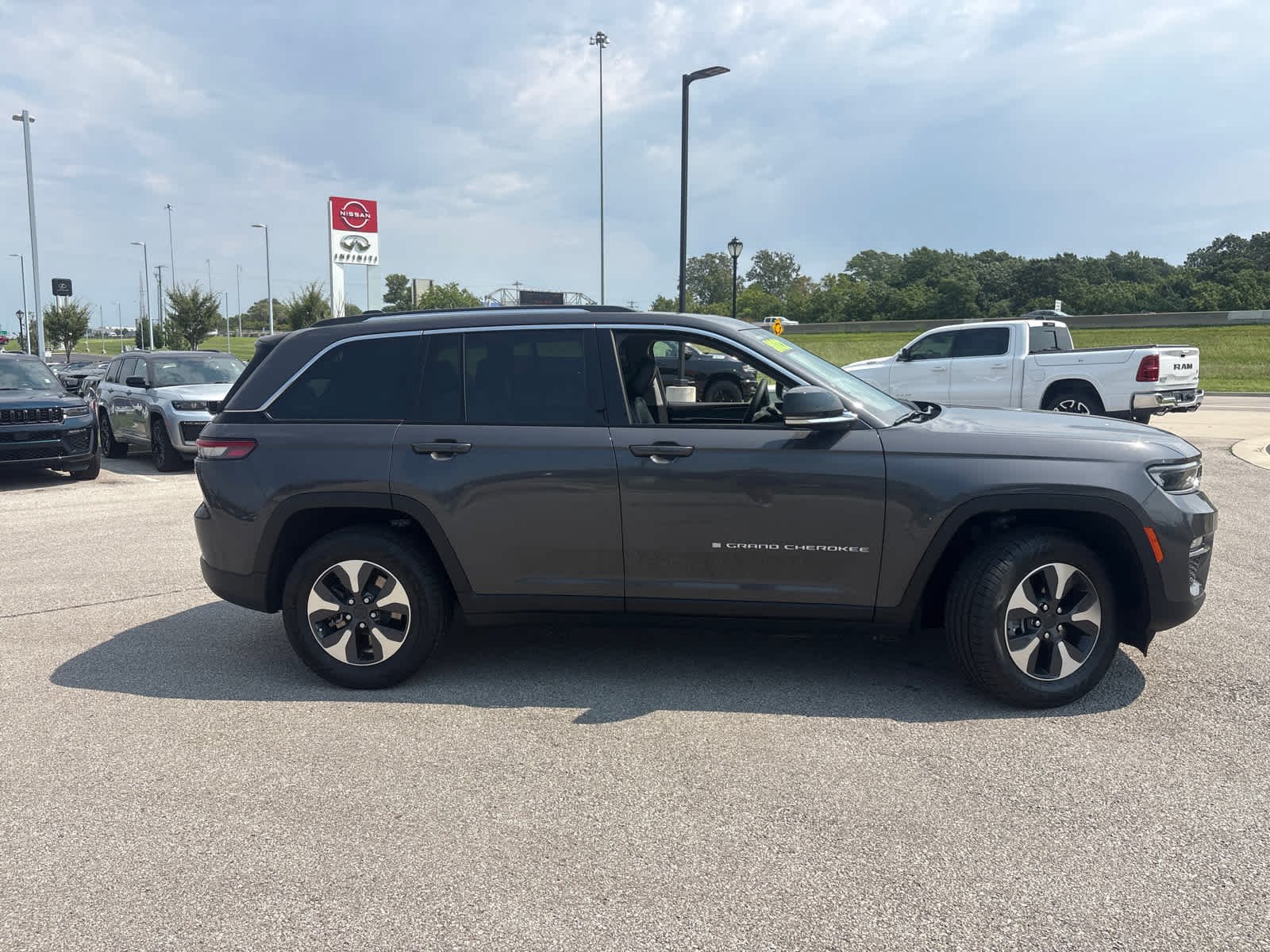 Used 2022 Baltic Gray Metallic Clearcoat Jeep  image 11