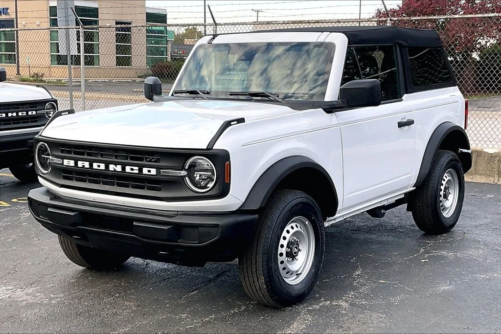 Used 2025 Oxford White Ford Base image 11