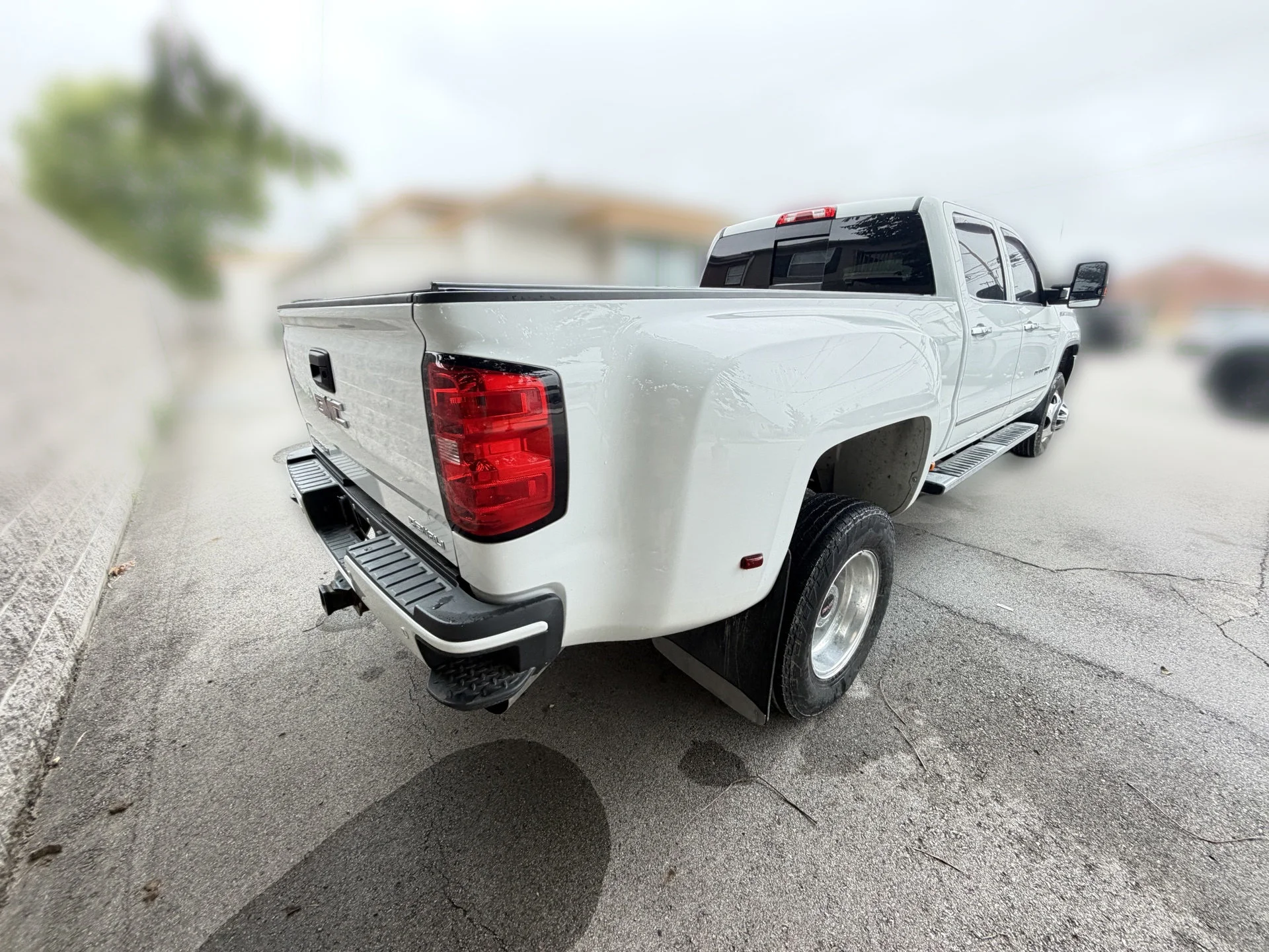 Used 2017 White GMC Denali image 6