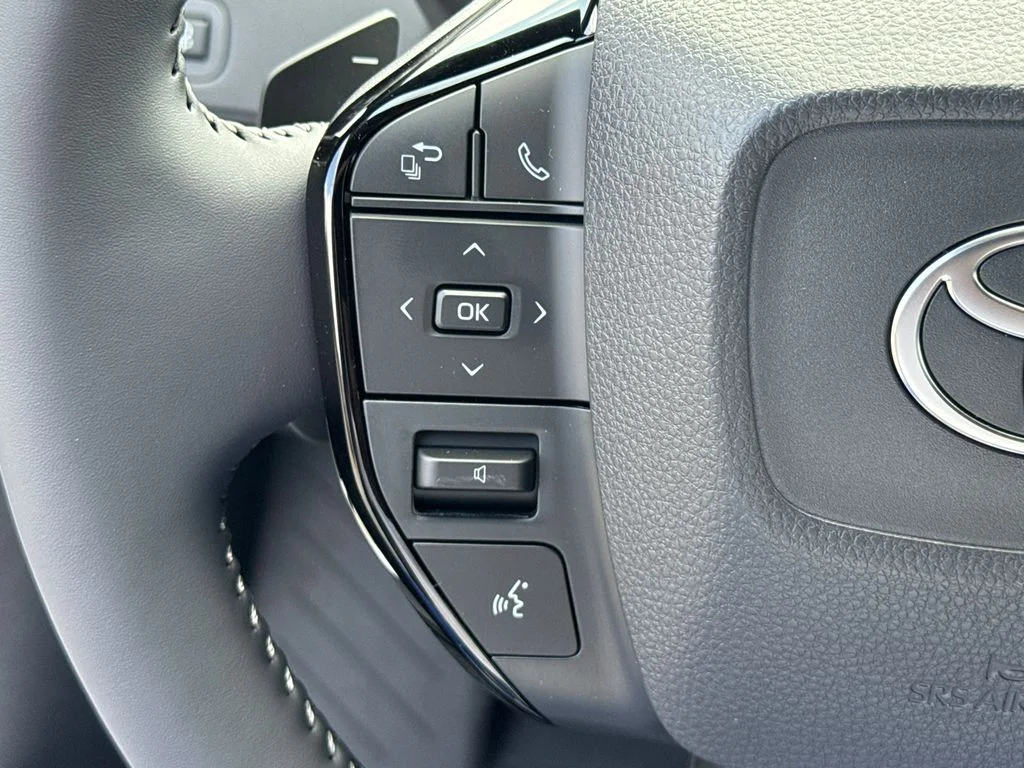 New 2026 Wind Chill Pearl Toyota XLE image 25