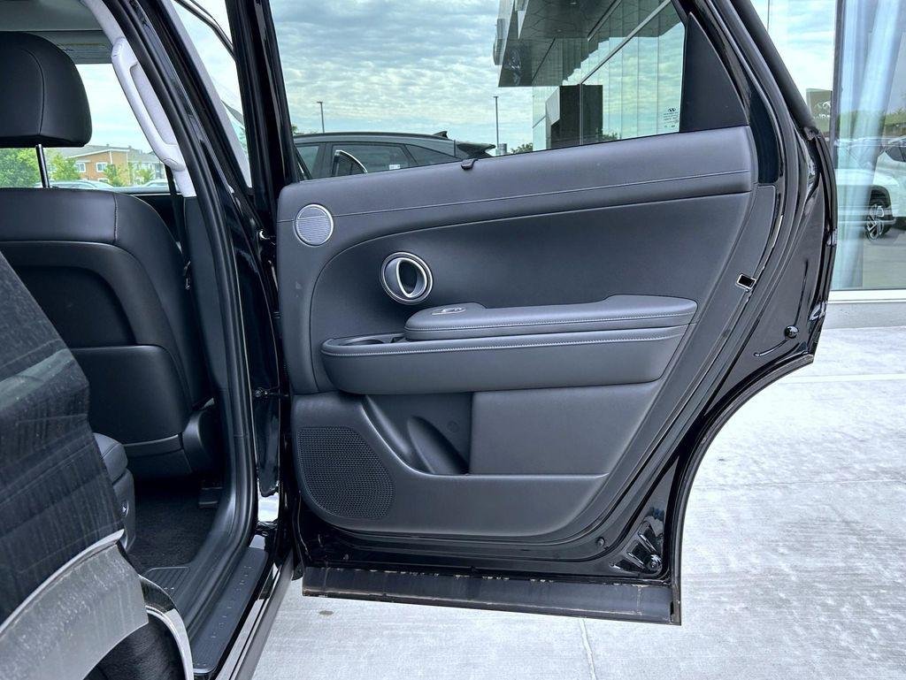 New 2026 Black Hyundai SEL Premium 8P image 17