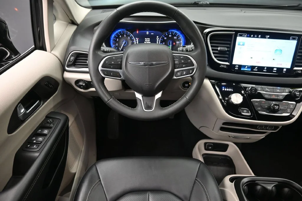 Used 2024 Black Chrysler Touring L image 15